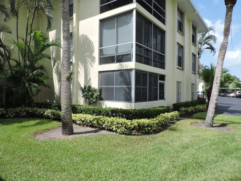 Photo of 5520 Tamberlane Circle #107, Palm Beach Gardens, FL 33418 (MLS # R10940315)