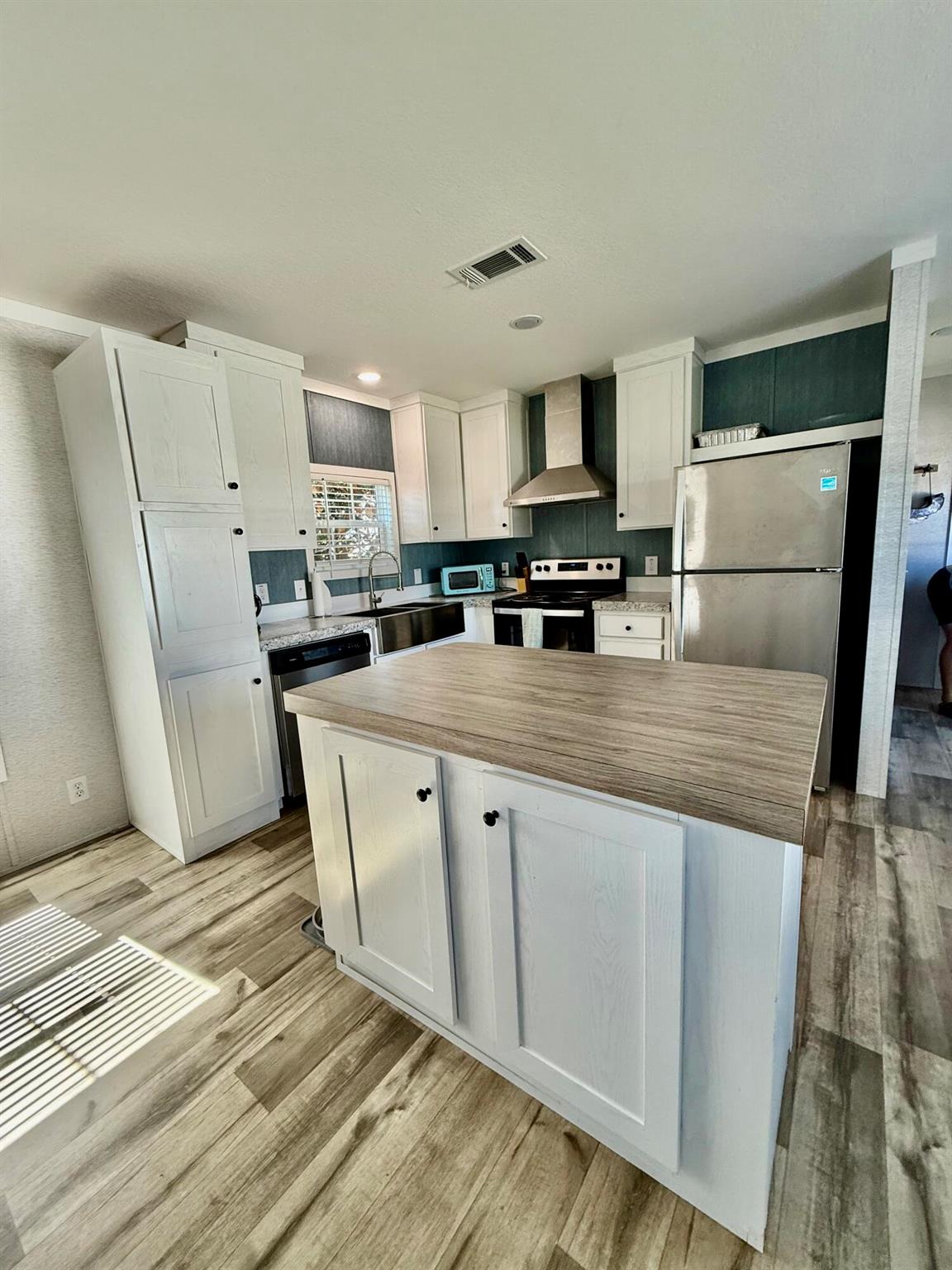 RIDGEWAY - Residential Lease