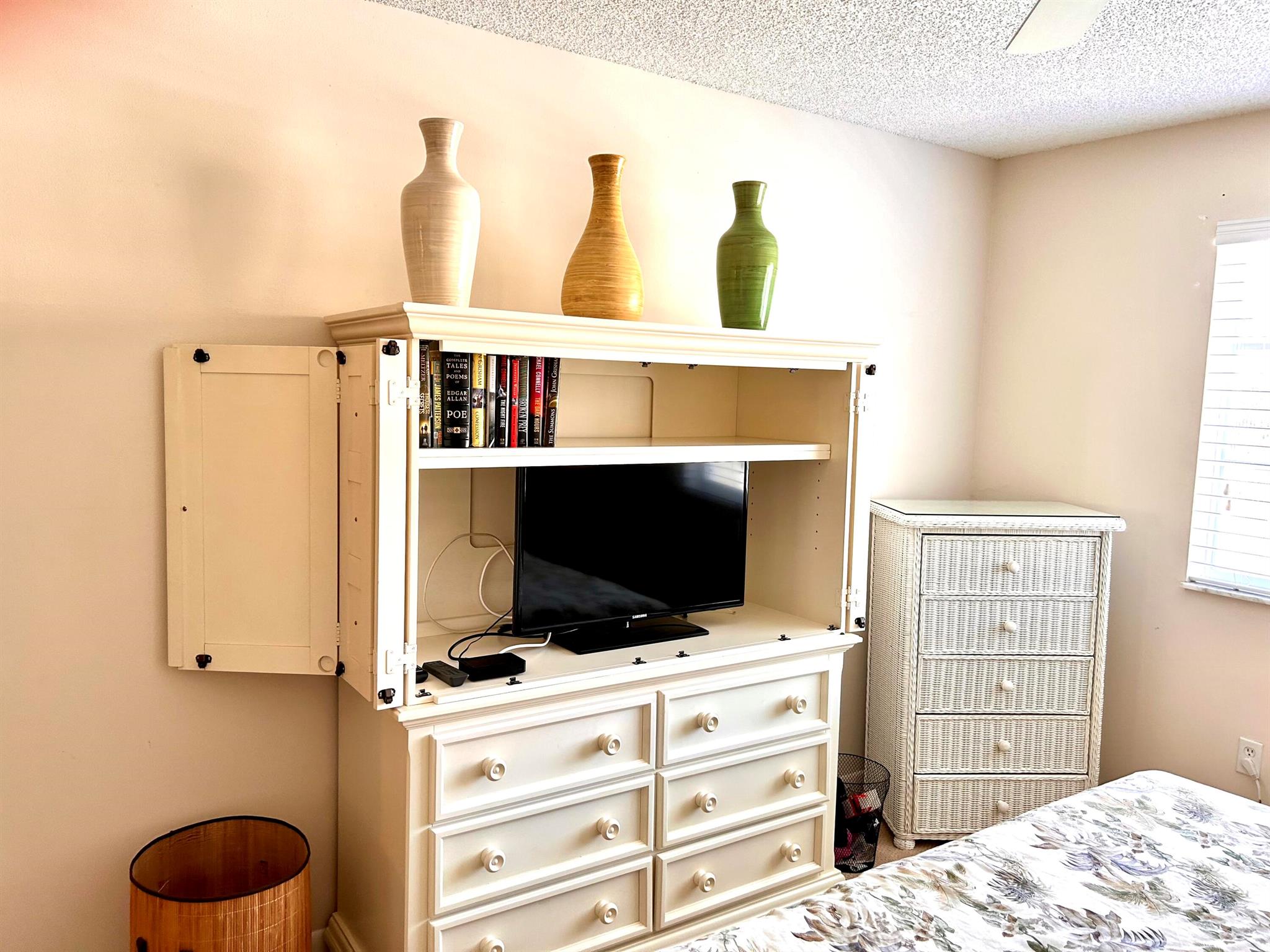 YACHT CLUB ON THE INTRACO - Residential Lease