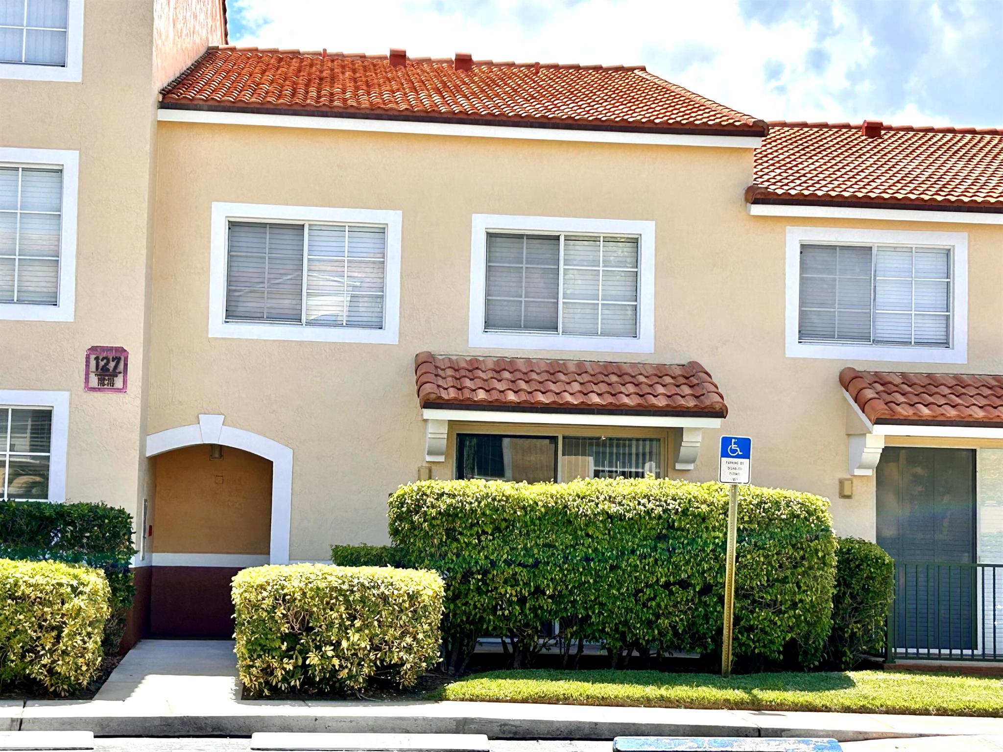 YACHT CLUB ON THE INTRACO - Residential Lease