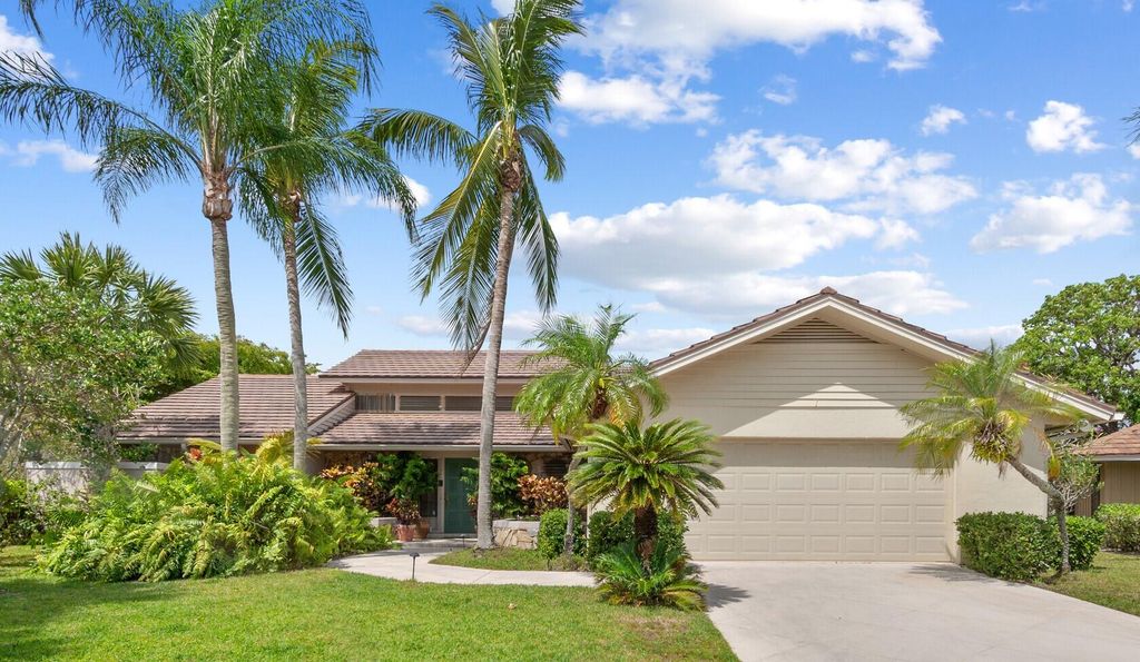 Photo of 7 Lochwick Road, Palm Beach Gardens, FL 33418 (MLS # R10795114)