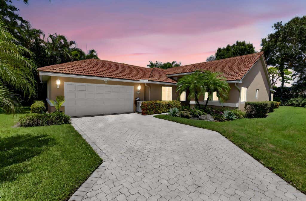 Photo of 13275 ROYALE SABAL Court, Delray Beach, FL 33484 (MLS # B26066326)