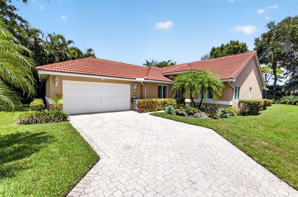 Photo of 13275 ROYALE SABAL Court, Delray Beach, FL 33484 (MLS # B26066326)