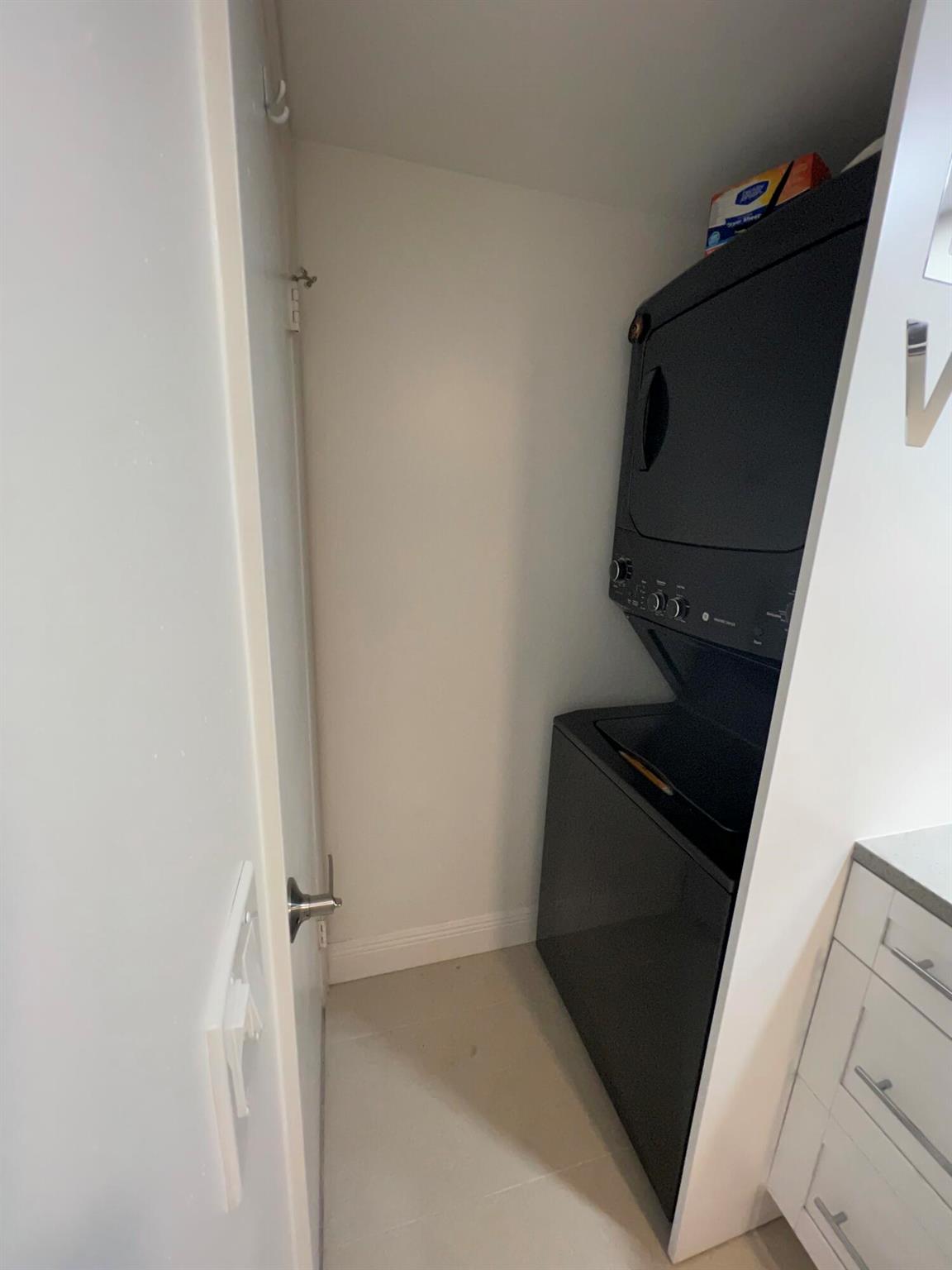 SHERWOOD LAKES - Residential Lease