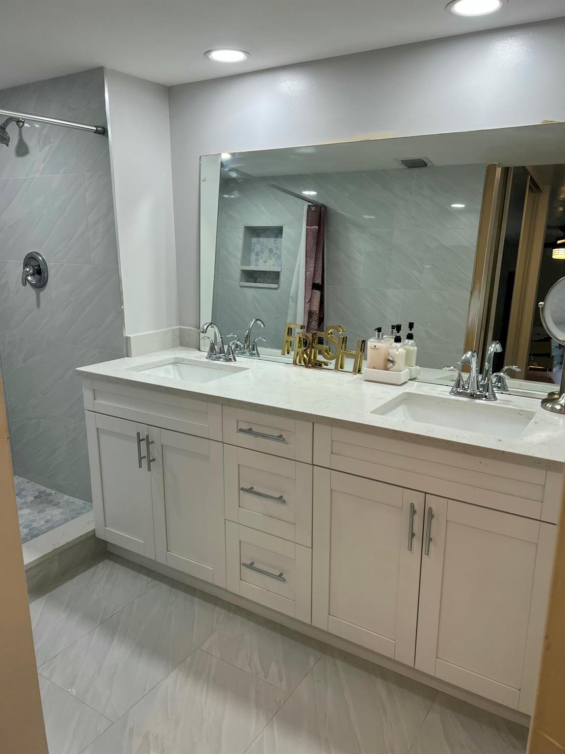 SHERWOOD LAKES - Residential Lease