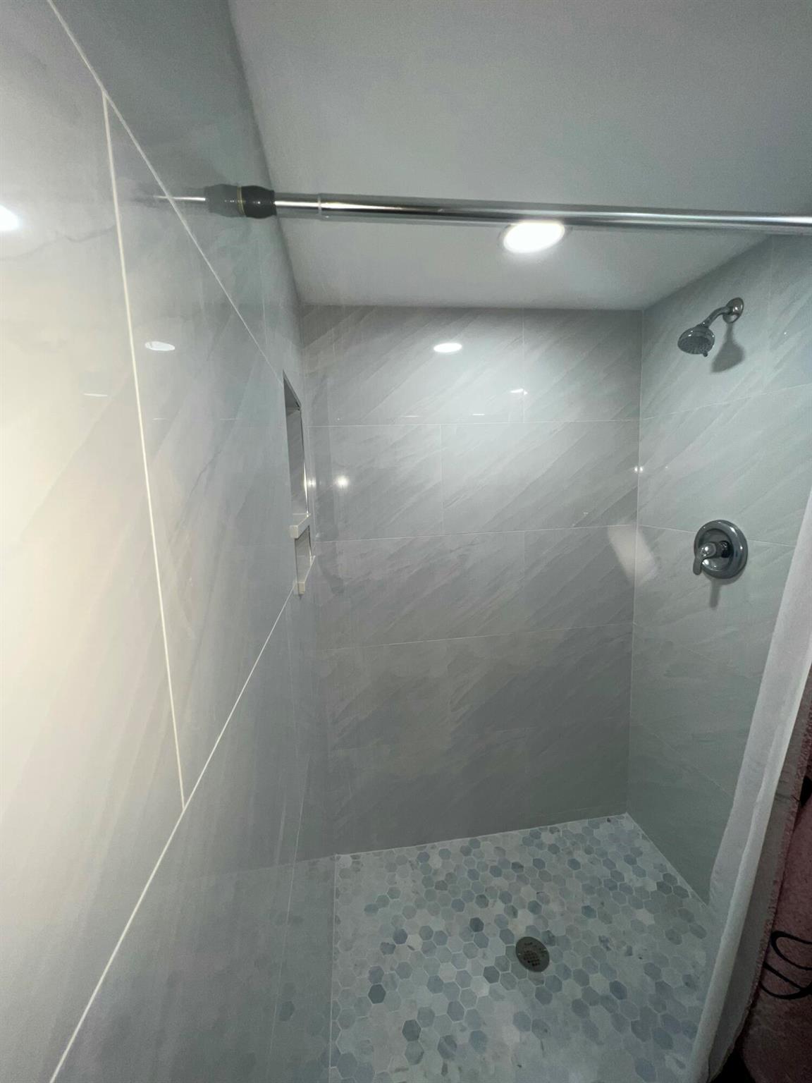 SHERWOOD LAKES - Residential Lease