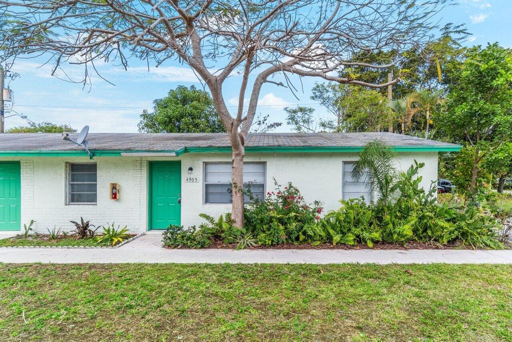 Photo of 4905 Gulfstream Road, Lake Worth, FL 33460 (MLS # R10957067)