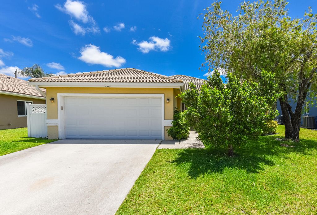 Photo of 8516 Tourmaline Boulevard, Boynton Beach, FL 33472 (MLS # R11089676)