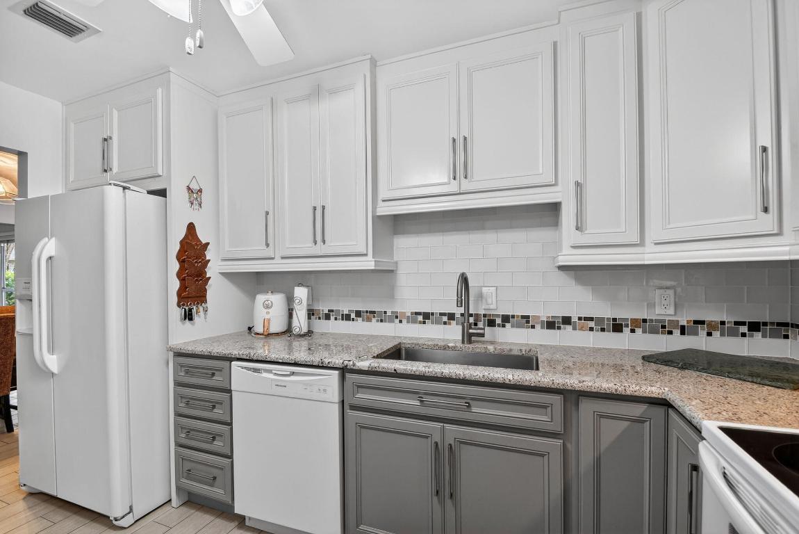 LIMETREE CONDO - Residential