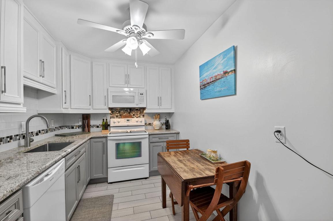 LIMETREE CONDO - Residential