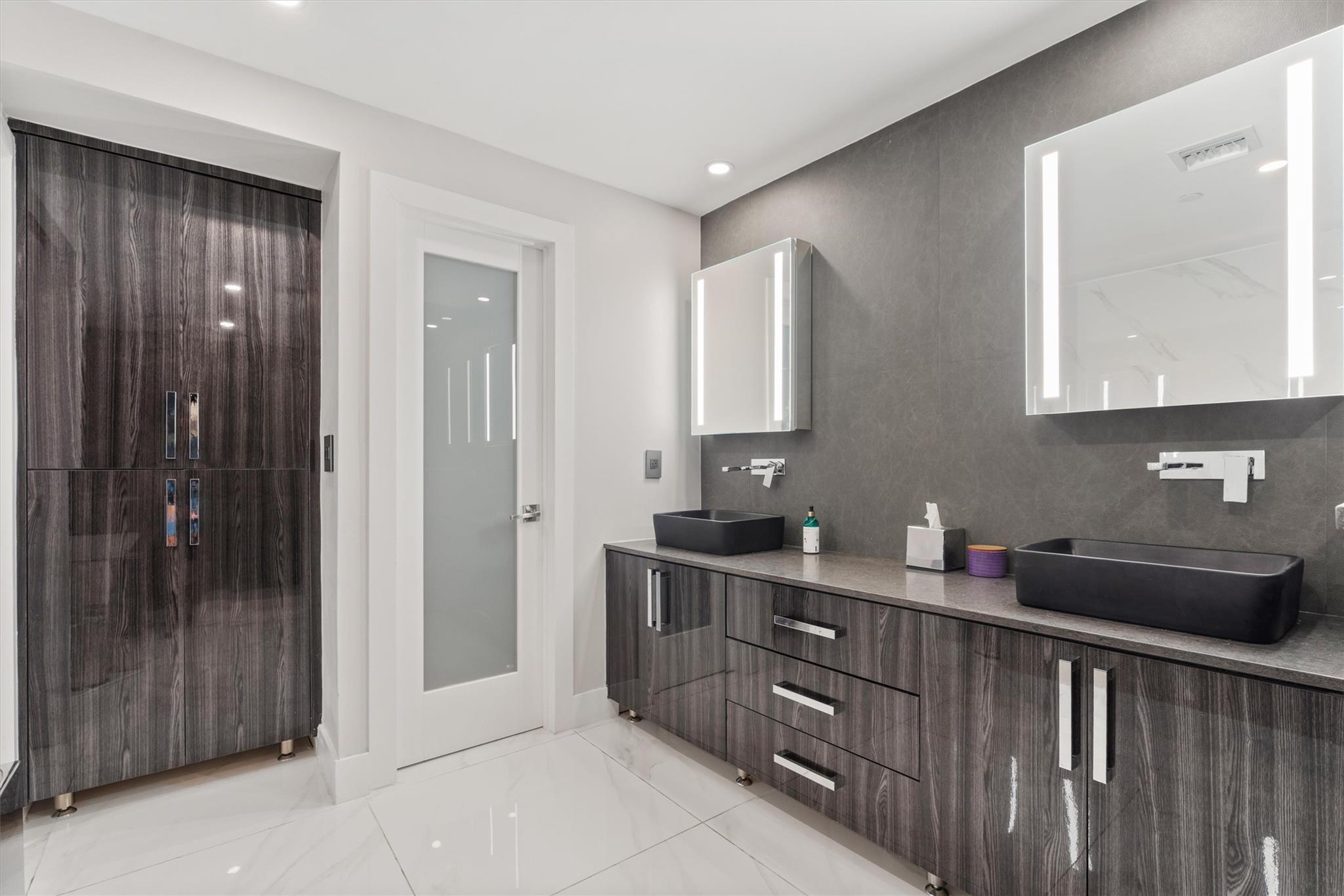 PALM BEACH HAMPTON CONDO - Residential