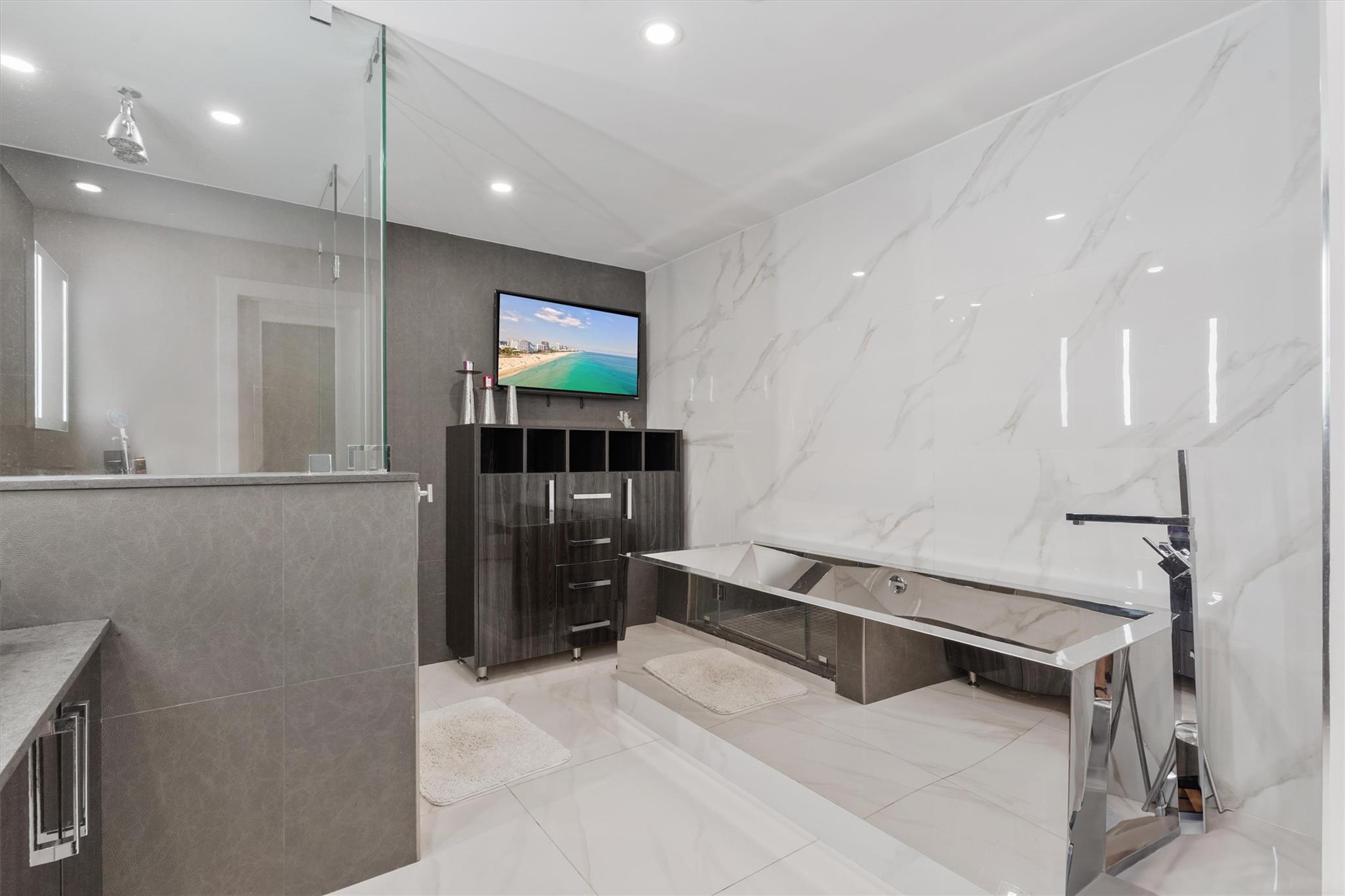 PALM BEACH HAMPTON CONDO - Residential