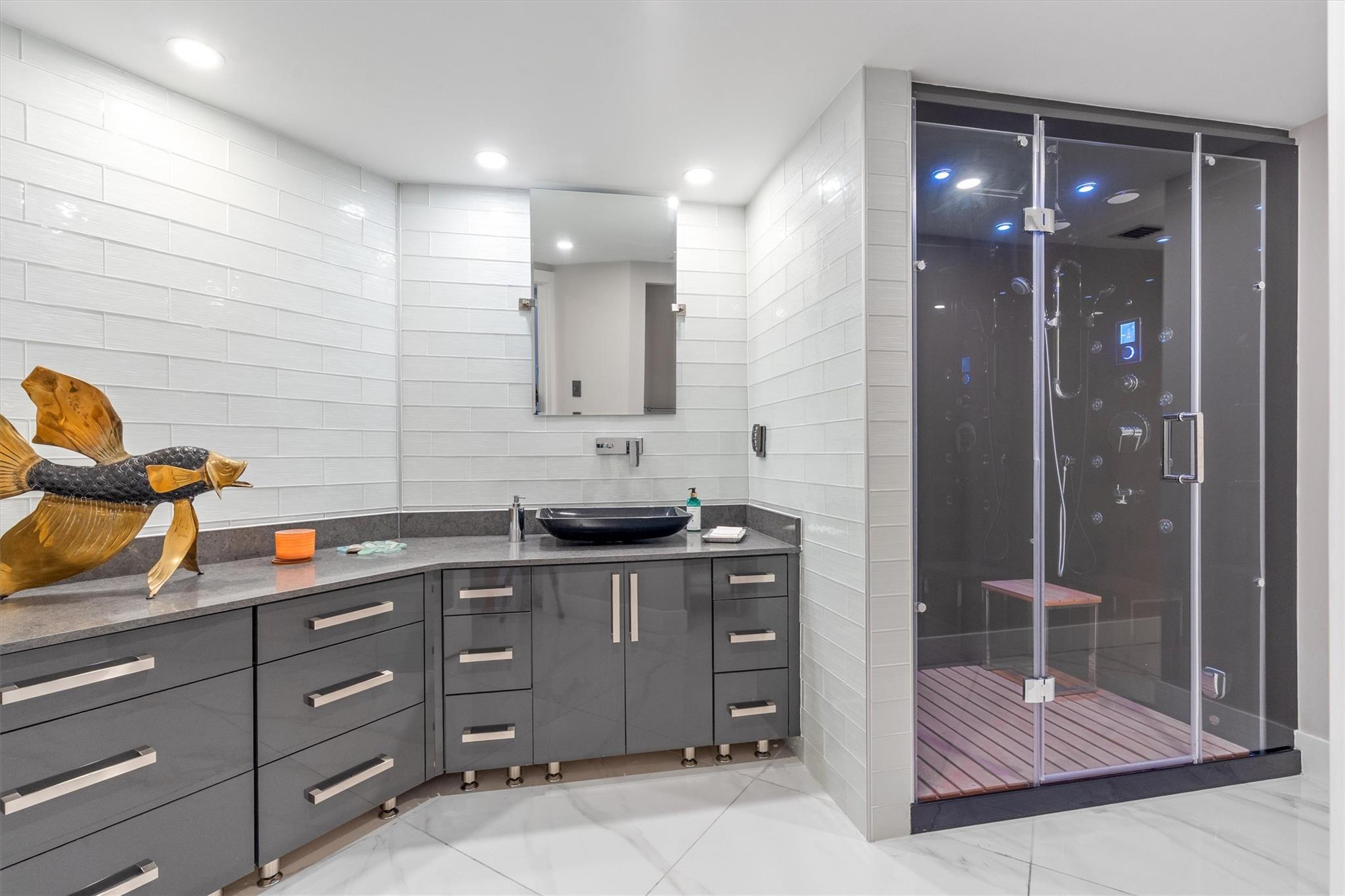 PALM BEACH HAMPTON CONDO - Residential