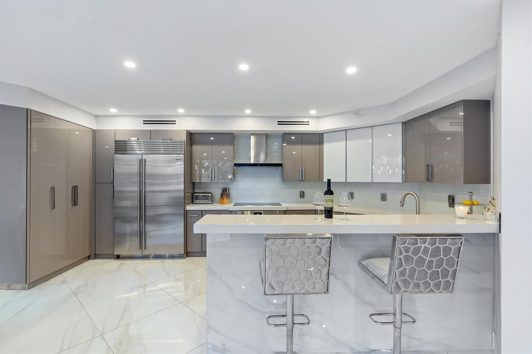 PALM BEACH HAMPTON CONDO - Residential