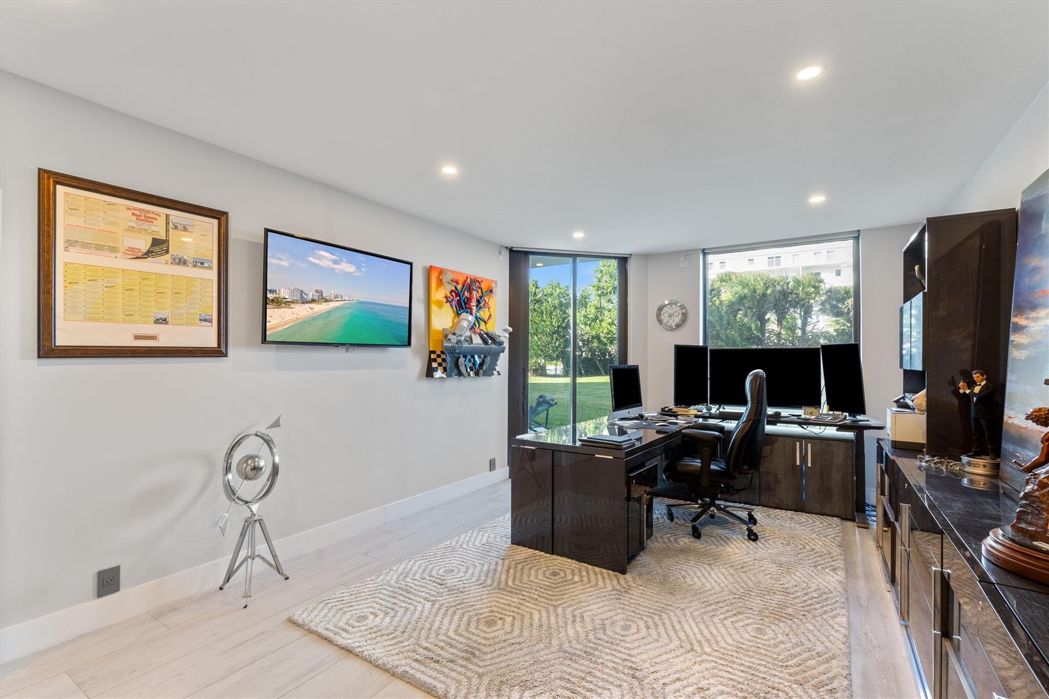 PALM BEACH HAMPTON CONDO - Residential