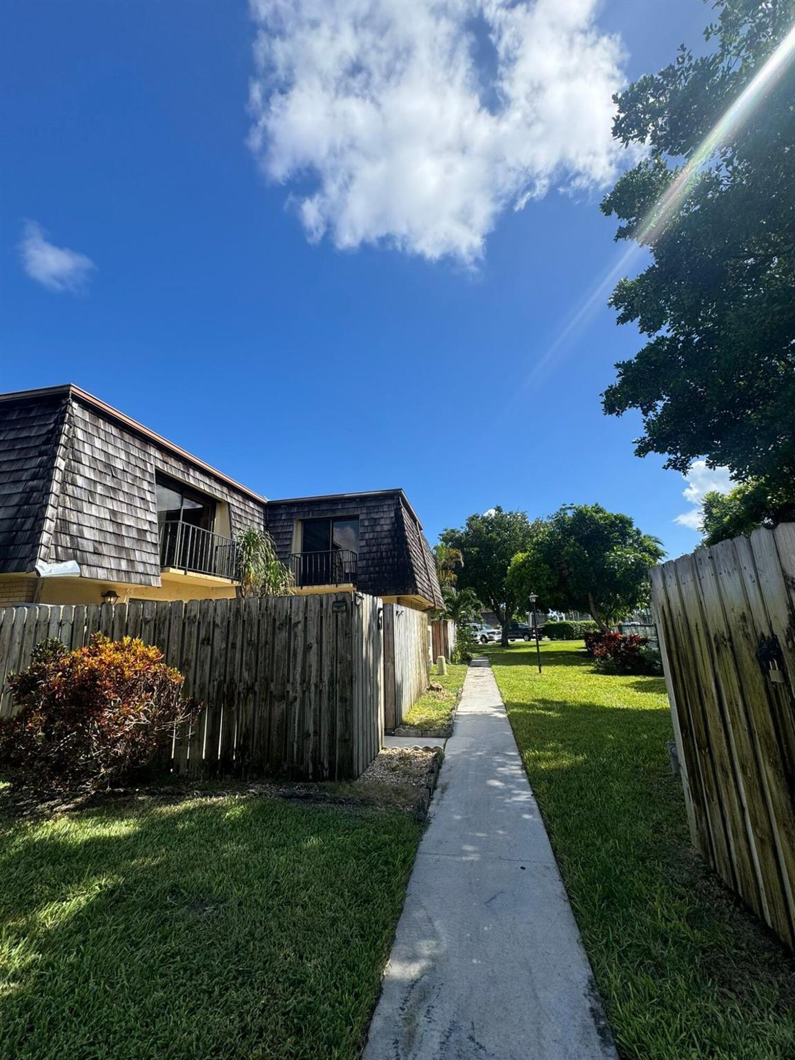 LAKEWOOD - Residential Lease