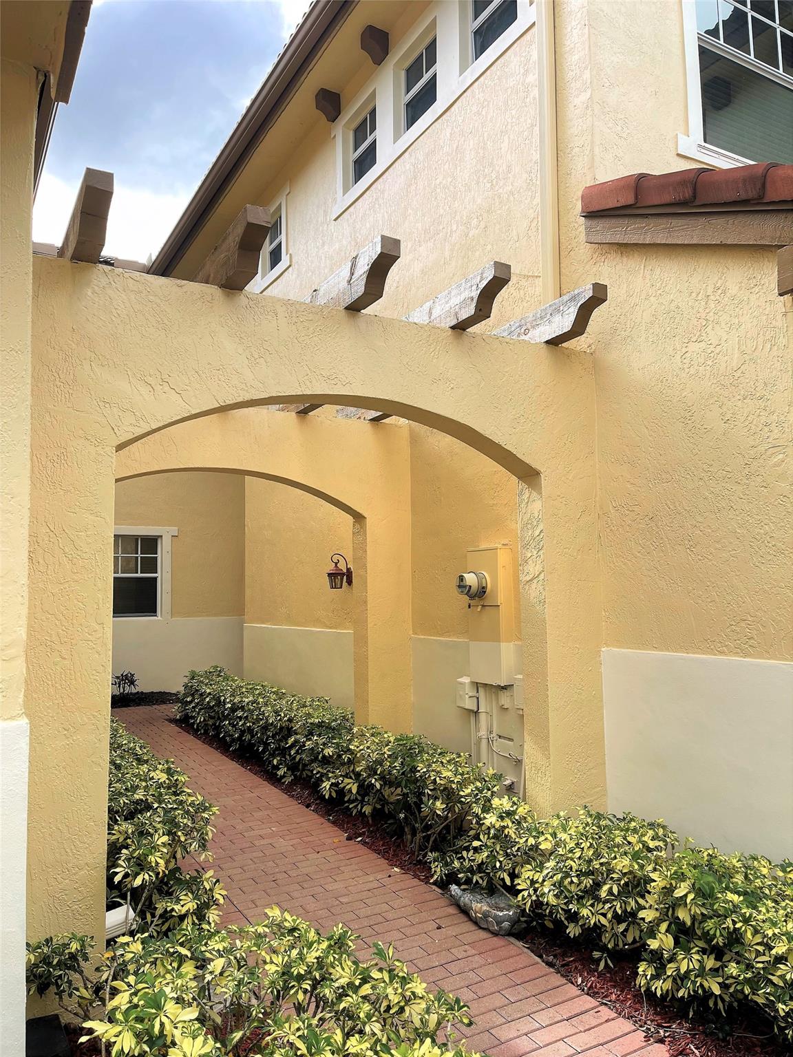 Heron Bay South 167-44 B - Residential Lease