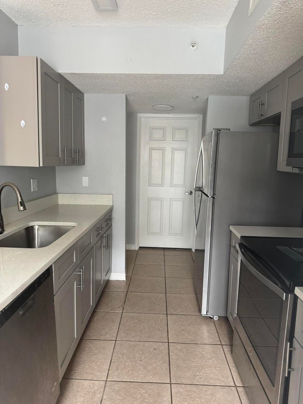 Photo of 1670 N 42nd Circle #105, Vero Beach, FL 32967 (MLS # B26006105)