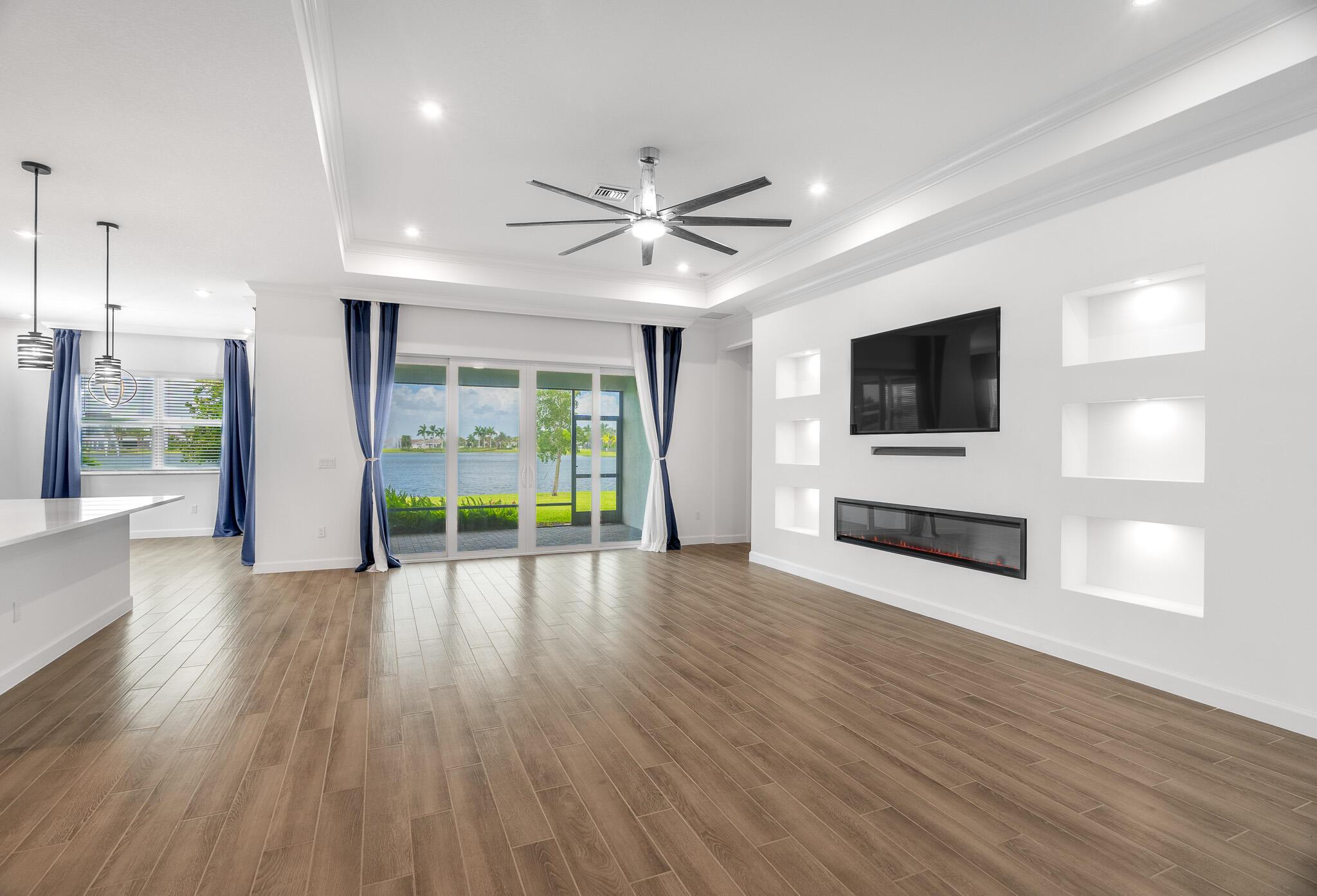 TELARO AT SOUTHERN GROVE - Residential