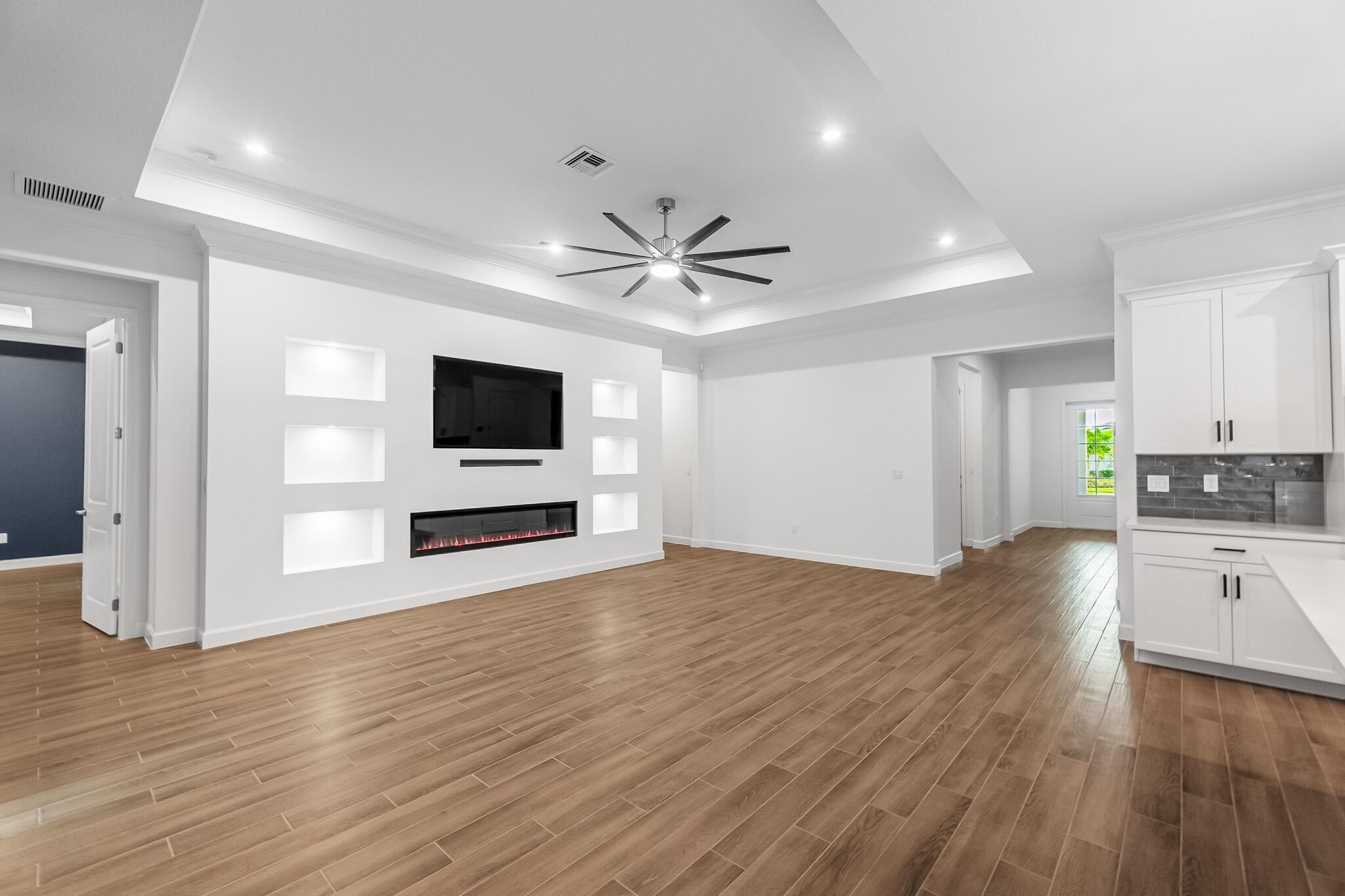 TELARO AT SOUTHERN GROVE - Residential
