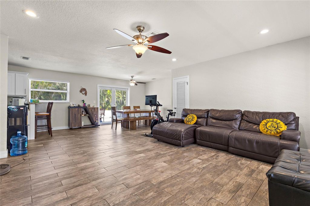 Photo of 5160 NE 18th Ter, Fort Lauderdale, FL 33308 (MLS # F10539324)