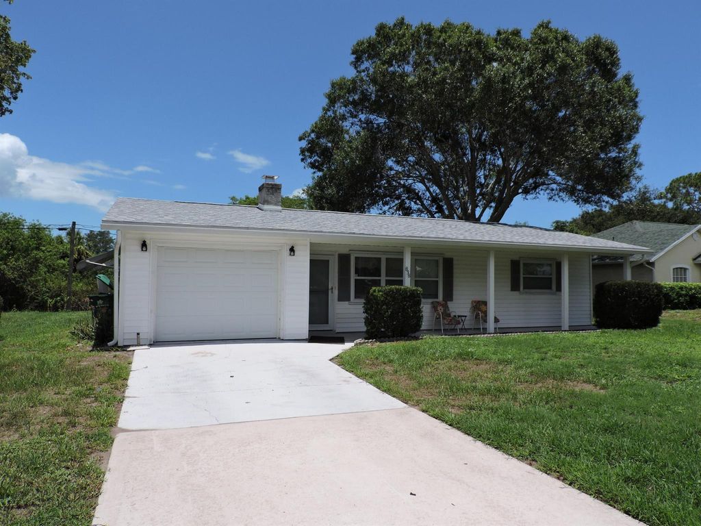 Photo of 838 Oswego Avenue, Sebastian, FL 32958 (MLS # R11084131)