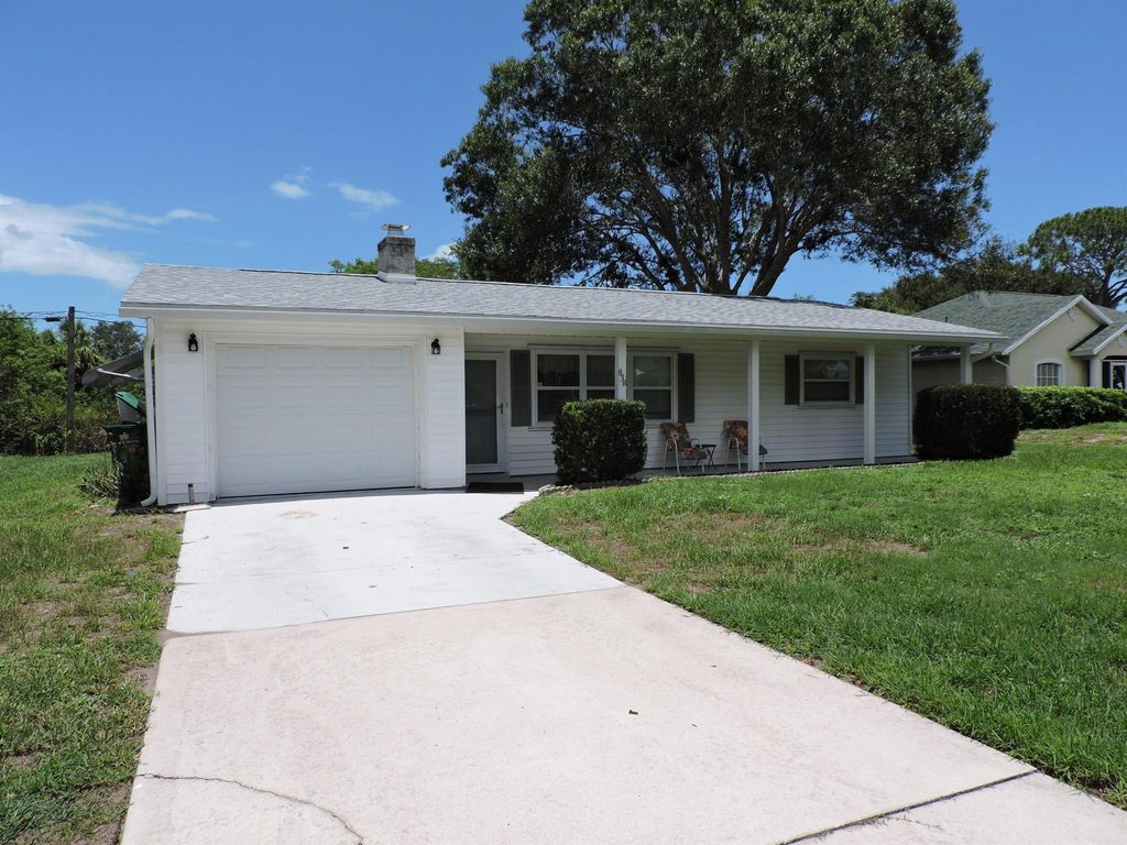 Photo of 838 Oswego Avenue, Sebastian, FL 32958 (MLS # R11084131)