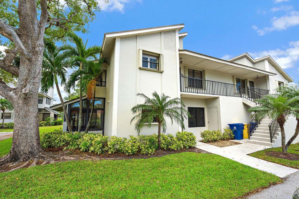Photo of 803 Clubhouse Circle, Jupiter, FL 33477 (MLS # B26052183)