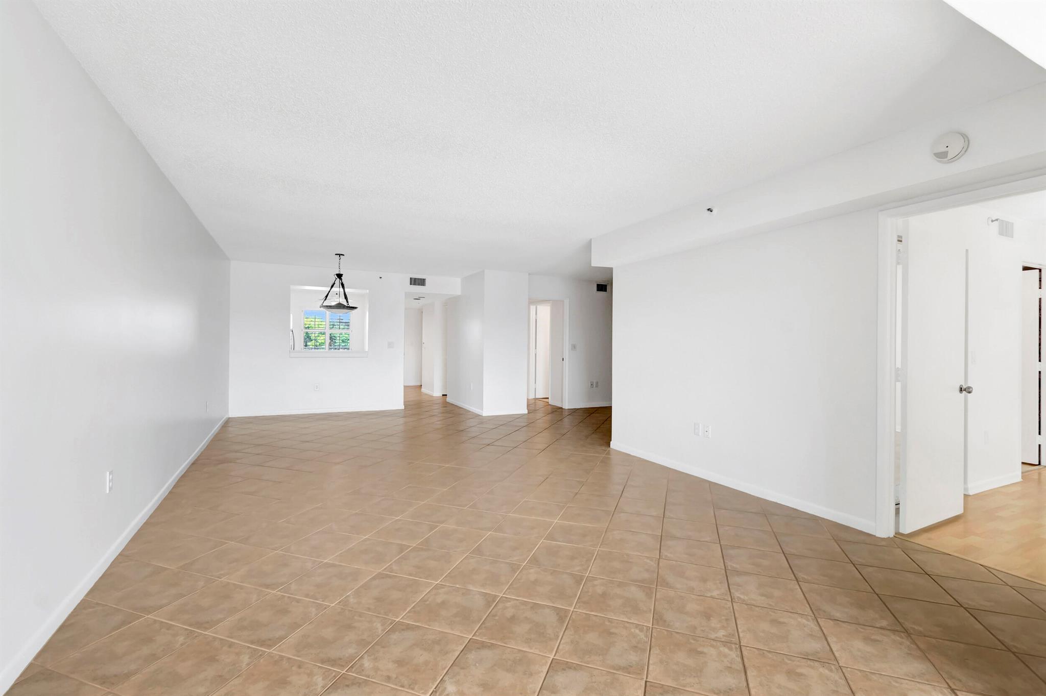 HUNTINGTON POINTE - Residential Lease