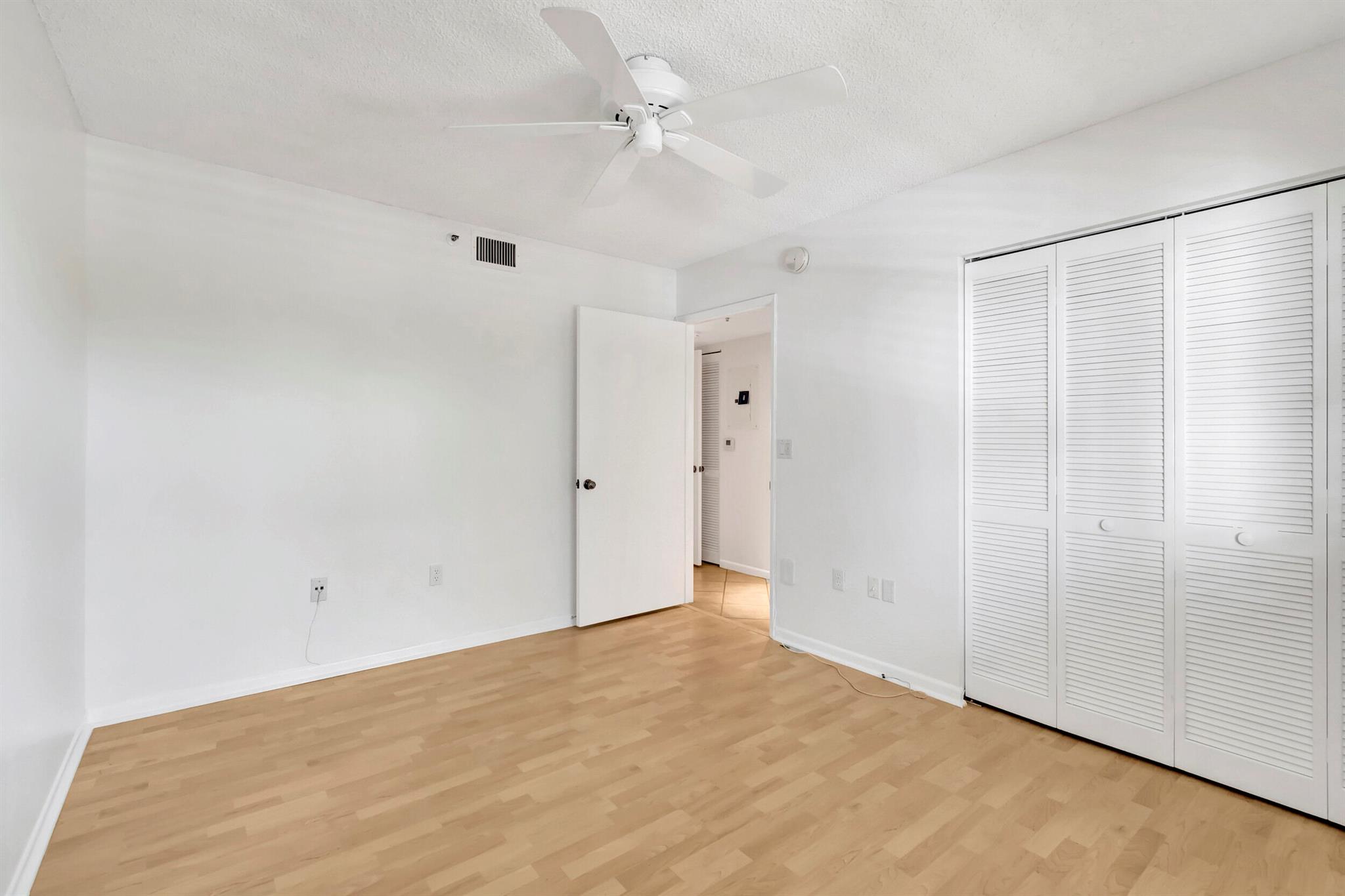 HUNTINGTON POINTE - Residential Lease