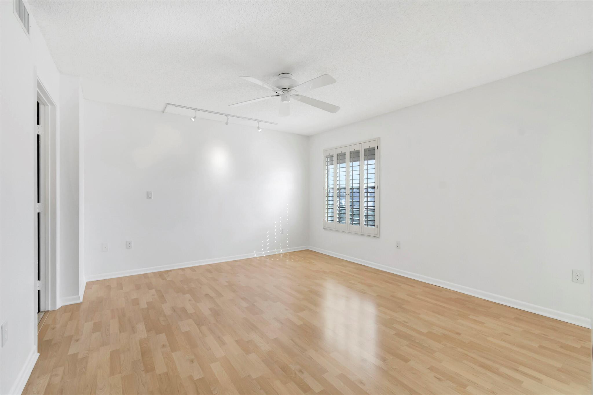 HUNTINGTON POINTE - Residential Lease