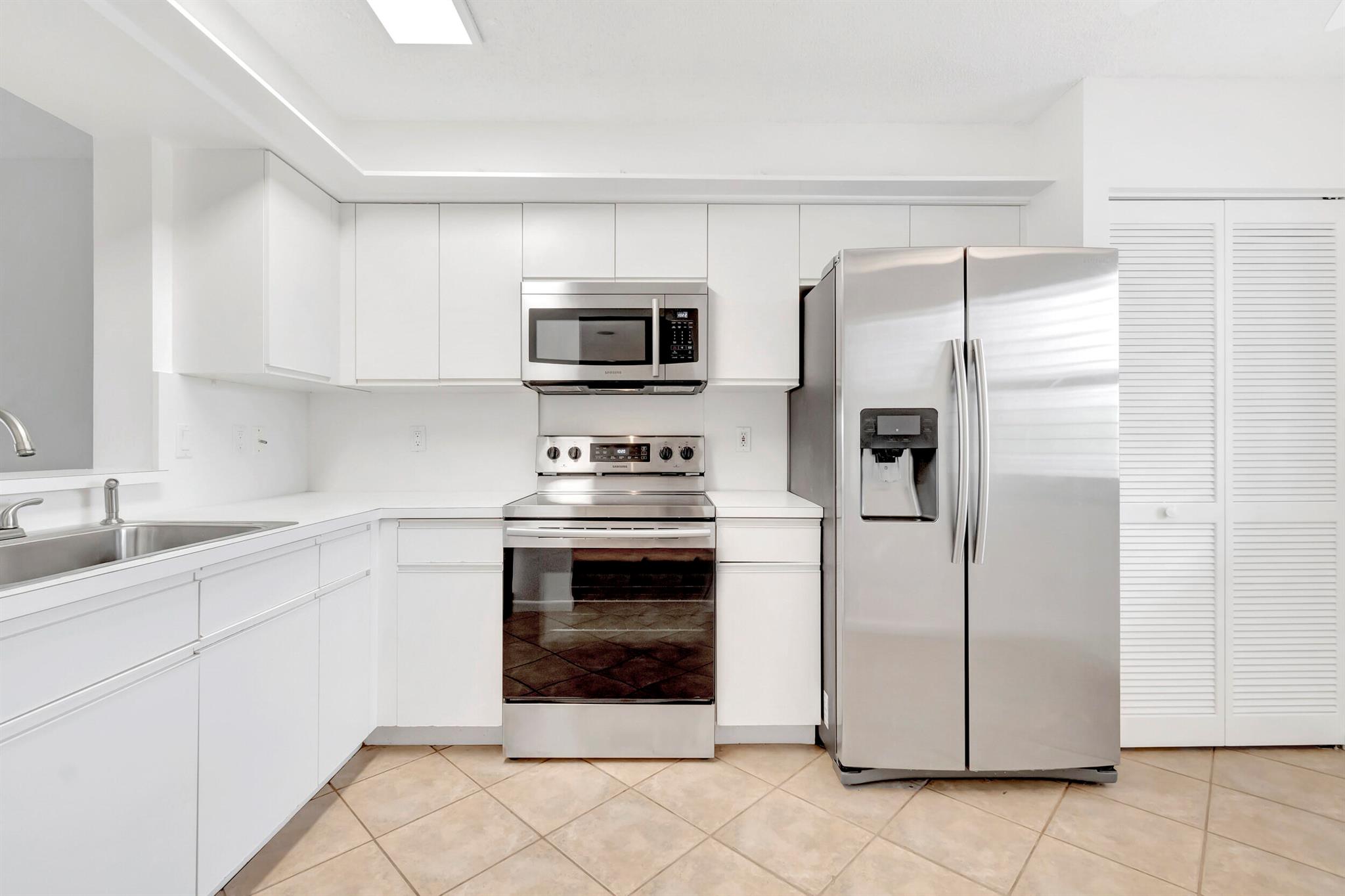 HUNTINGTON POINTE - Residential Lease