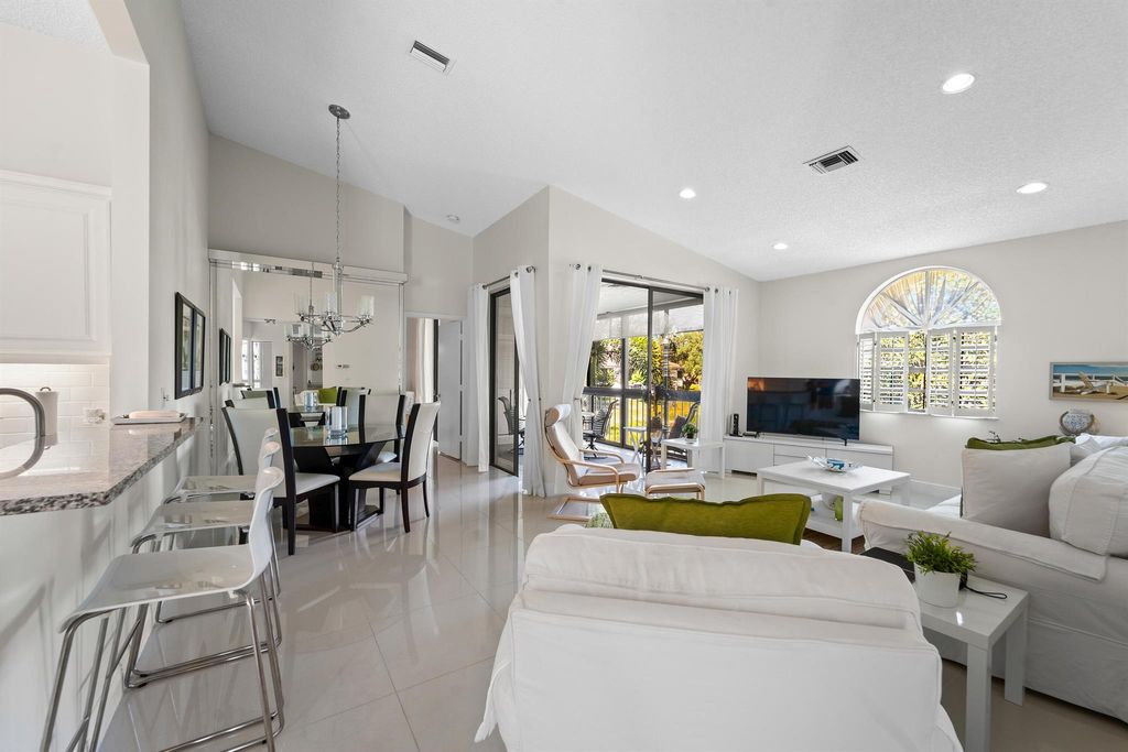 Photo of 5415 Verona Drive #O, Boynton Beach, FL 33437 (MLS # R11145948)