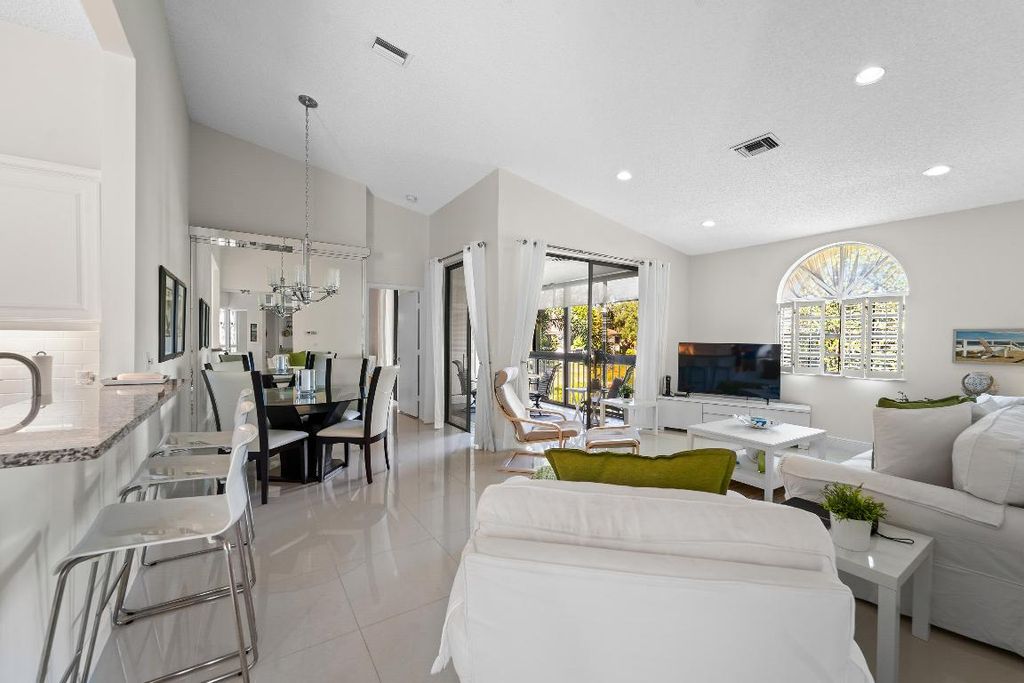 Photo of 5415 Verona Drive #O, Boynton Beach, FL 33437 (MLS # R11145948)