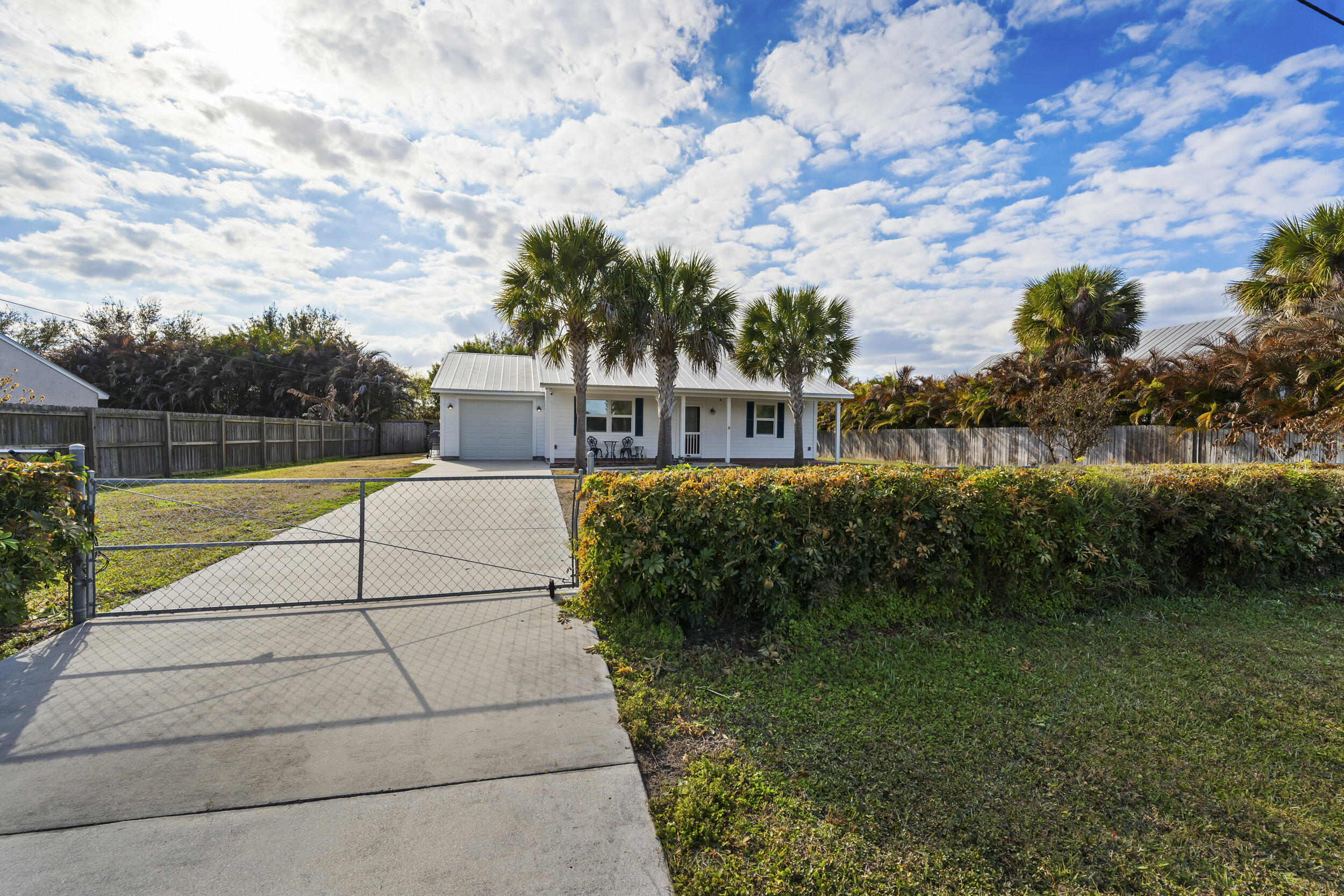 VERO SHORES UNIT 1 - Residential