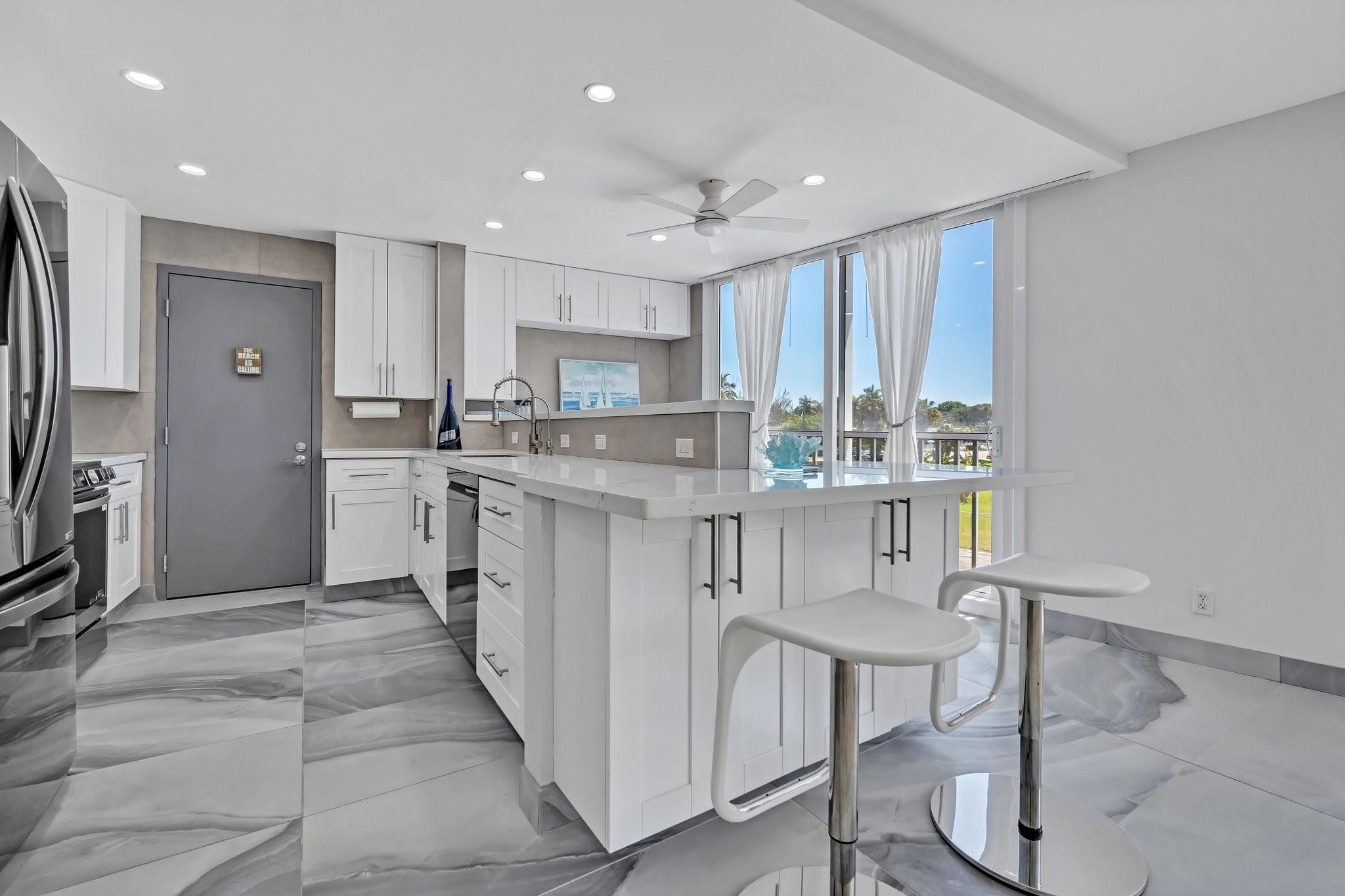 720 Bayshore Dr 202