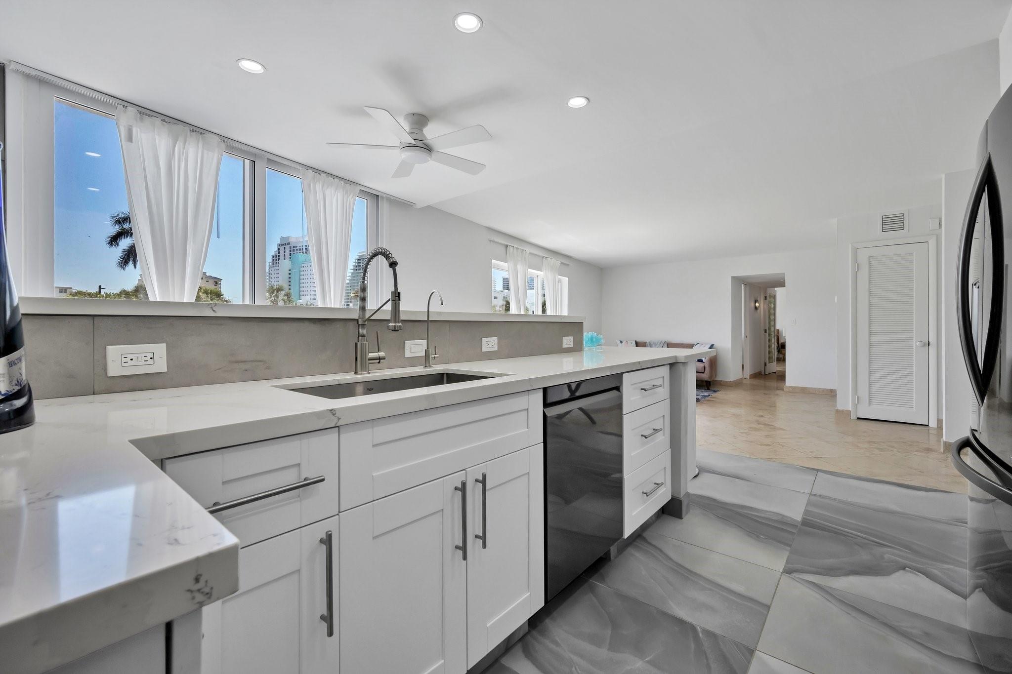 720 Bayshore Dr 202