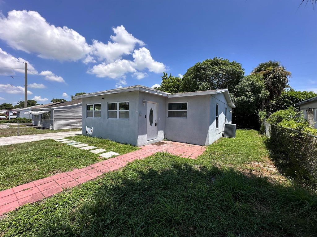 Photo of 840 W 1st Street, Riviera Beach, FL 33404 (MLS # R11142681)