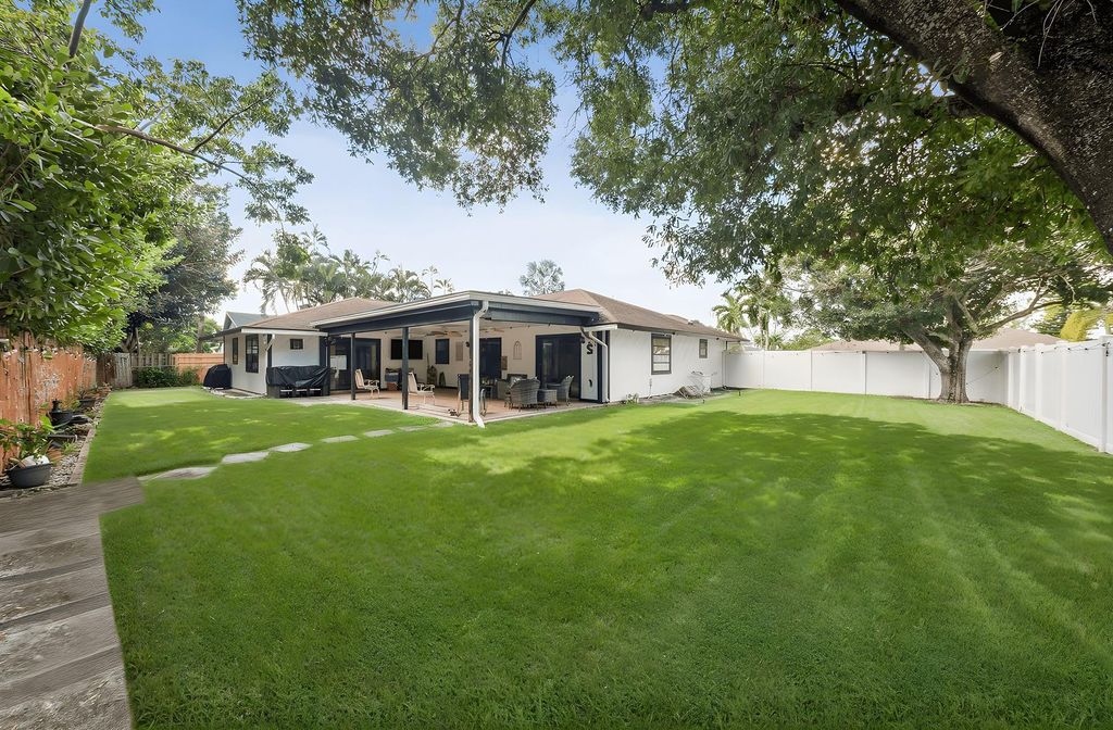 Photo of 9420 Calliandra Drive, Boynton Beach, FL 33436 (MLS # F10528248)