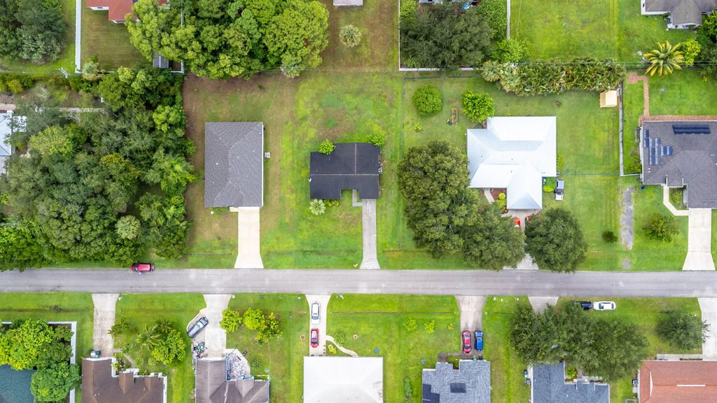 Photo of 462 SW Peach Street, Port Saint Lucie, FL 34983 (MLS # R11127113)