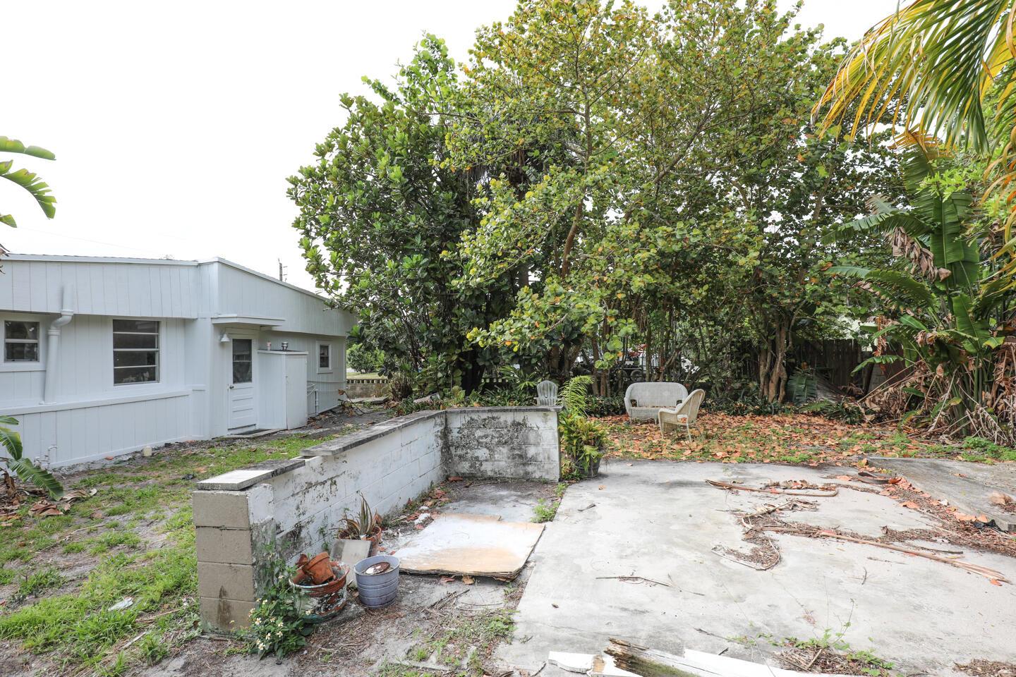 BOOKER PARK, LOT 25 BLK 7 - Residential