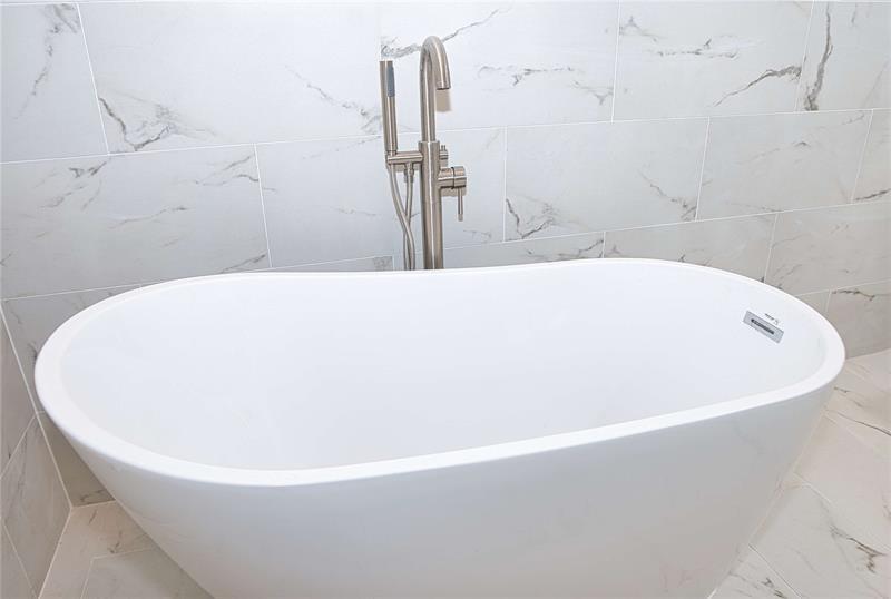 TURNBERRY TOWERS - Residential Lease