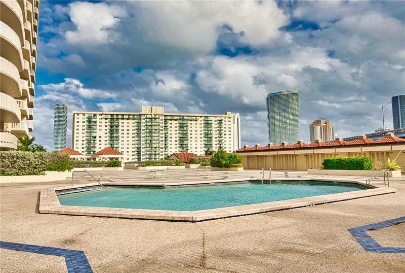 TURNBERRY TOWERS - Residential Lease