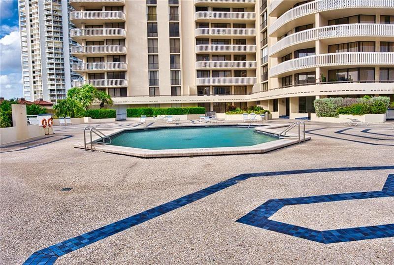 TURNBERRY TOWERS - Residential Lease