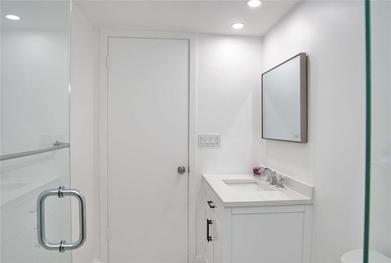 TURNBERRY TOWERS - Residential Lease