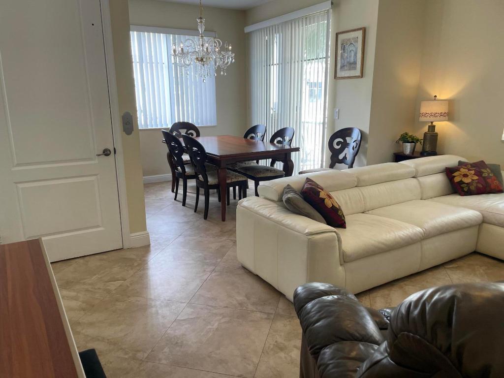 VISTAZO AT BOCA RATON - Residential Lease