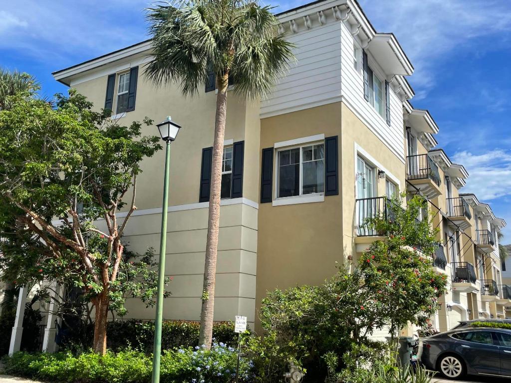 VISTAZO AT BOCA RATON - Residential Lease