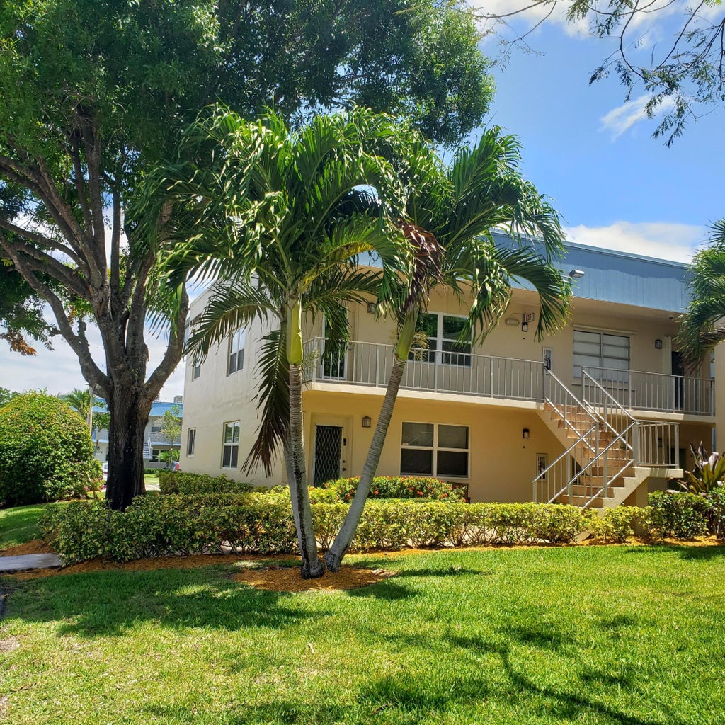 Photo of 912 Flanders S, Delray Beach, FL 33484 (MLS # B26076893)