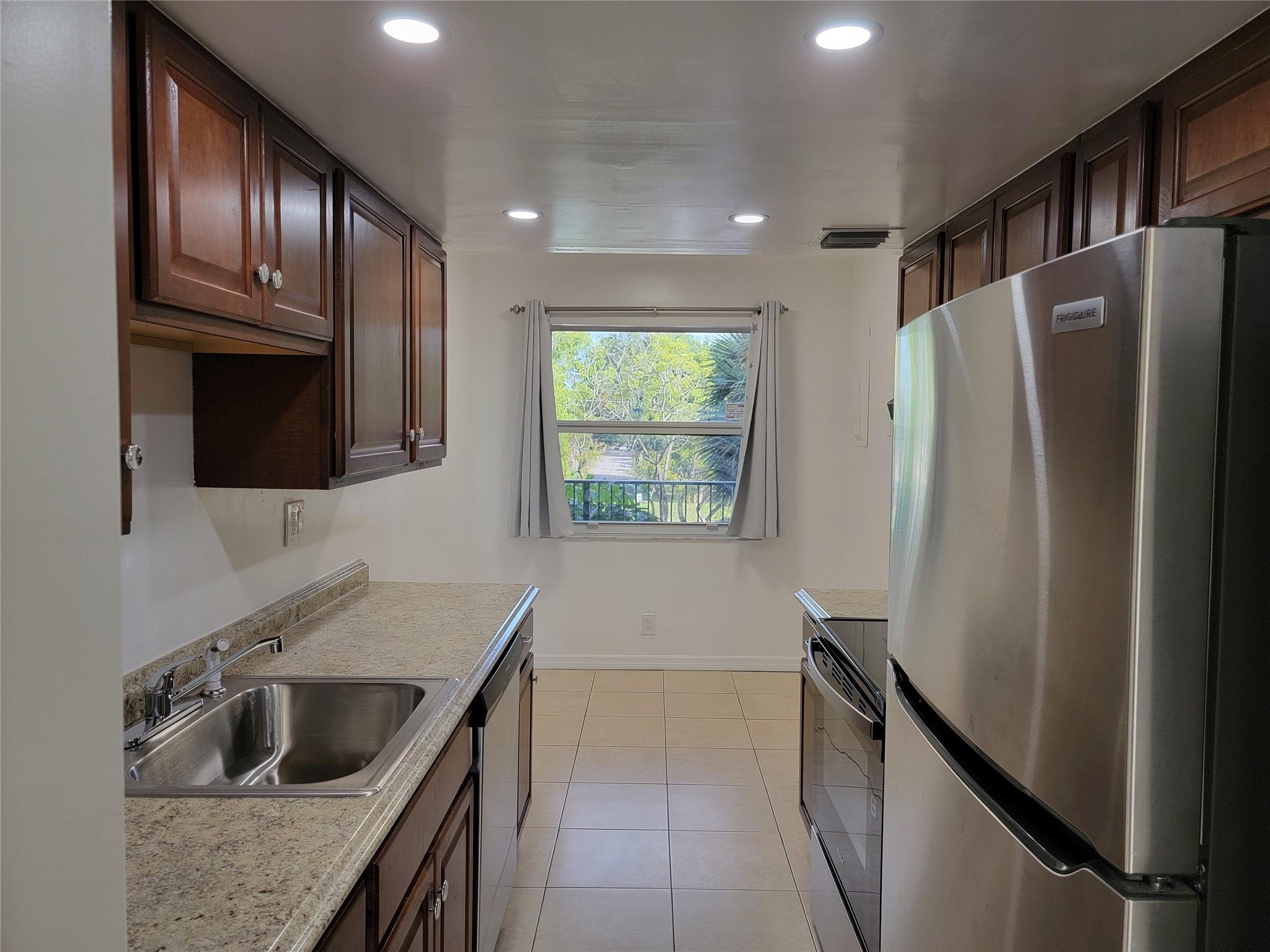 CYPRESS CHASE NORTH NO 1 - Residential Lease