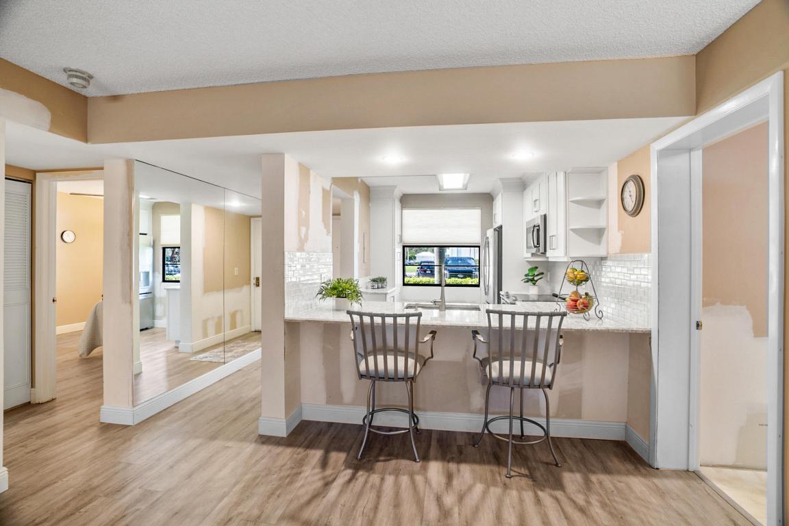 6061 Balboa Circle 102